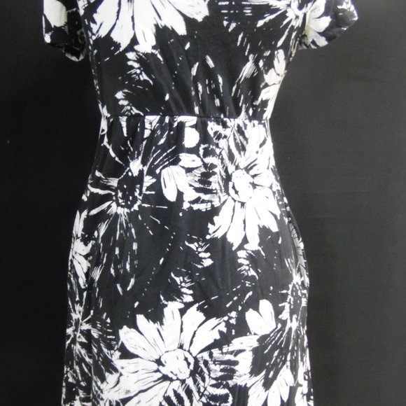 Sonoma life style Dress (51A) preowned cleaned smoke free and no worn or torn - Picture 4 of 5